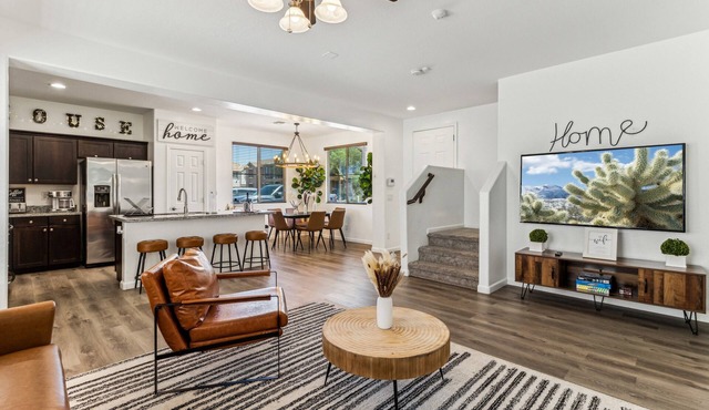 Modern & Spacious 4 BR Fully Equipped Home! in Phoenix