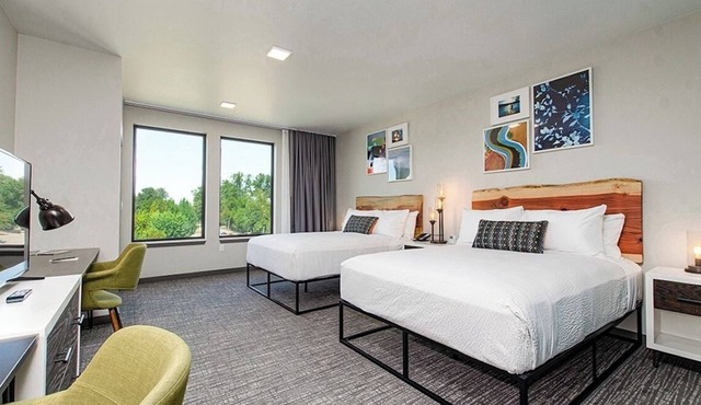Modern & Stylish Room Near Downtown Independence – Walk to Shops & Parks in Independence