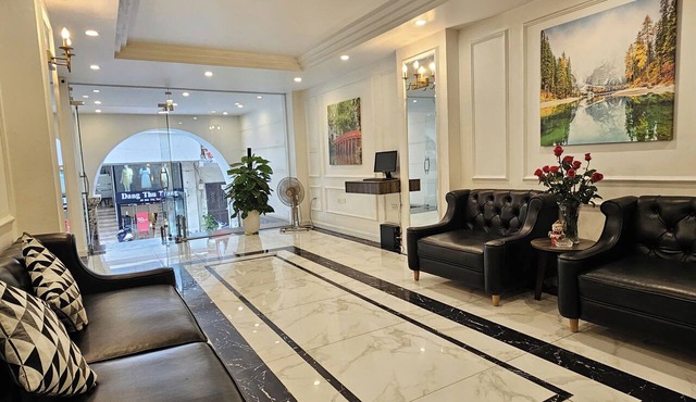 Moon Luxury Hotel