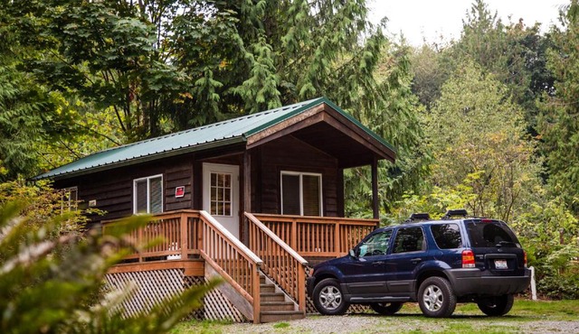 Mount Vernon Camping Resort Studio Cabin 5 in Bow