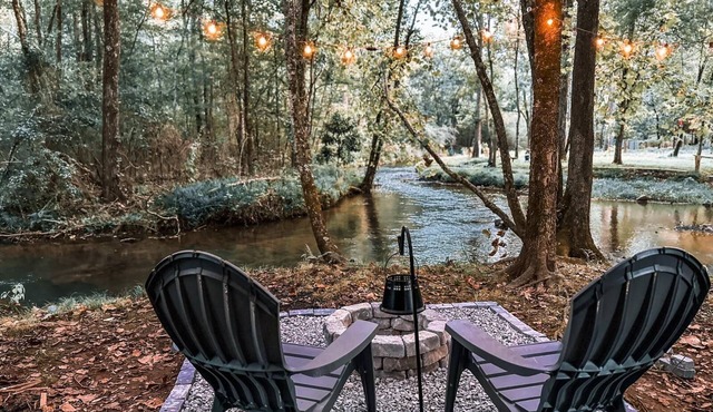 Nature's Cedar Creek Getaway in Cave Spring