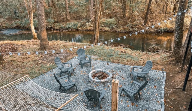 Nature's Cedar Creek Getaway-K in Cave Spring