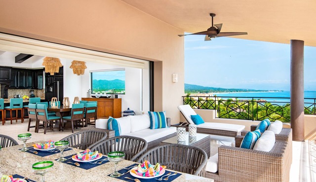 NEW Luxury Ocean View PH, Golf Cart w/Premier Golf + Housekeeper/cook