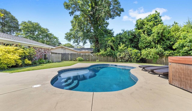 NEW! Private Pool &Hot Tub! Mins to Beach & Close to Biloxi! Poolside Bungalow! in Gulfport
