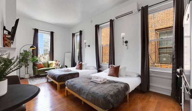 New Studio in Center City | Sleeps 4 | Fast Wifi in Philadelphia