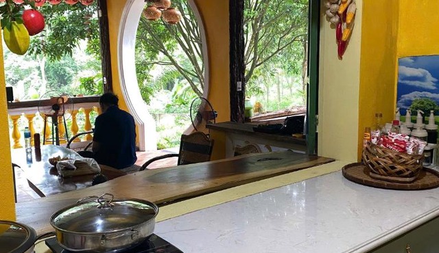 Nhà Bên Suối Retreat