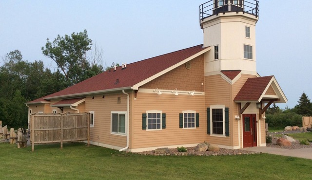 North Shore Lighthouse Suites ~ Anderson Suite~With Sauna and Outdoor Fire Pit in Duluth
