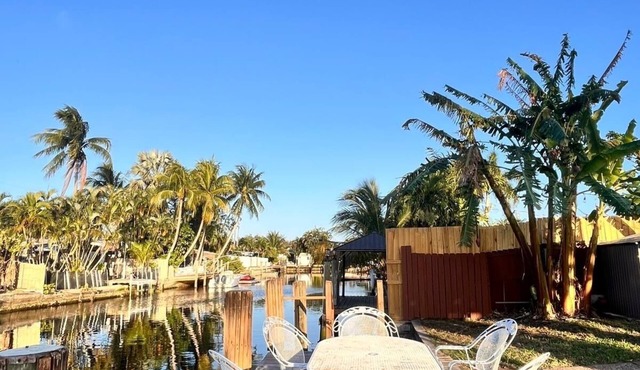 Ocean Front Suit Independent entrance 8 minutes from the beach by car in Hollywood