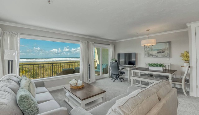 Oceanfront 2rd floor Balcony 2 blocks to Turnaround-Work Remotely in Seaside