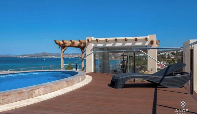 Oceanview Balcony, RoofPool, Steps to Malecon in La Paz