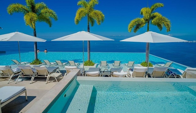 Oceanview Luxury Condo at Indah with Rooftop Infinity Pool & Private Restaurant