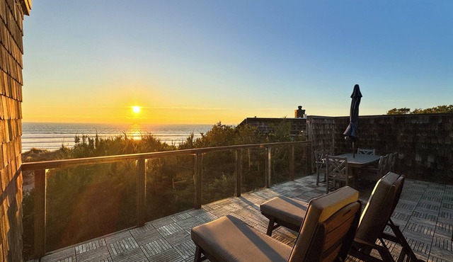Oceanview Luxury - 5BR - Hot Tub - Steps to Beach in Watsonville