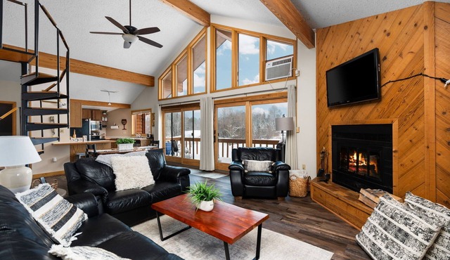On 18th green @ shanty creeks Schuss Mtn - Sleeps 8 in Mancelona