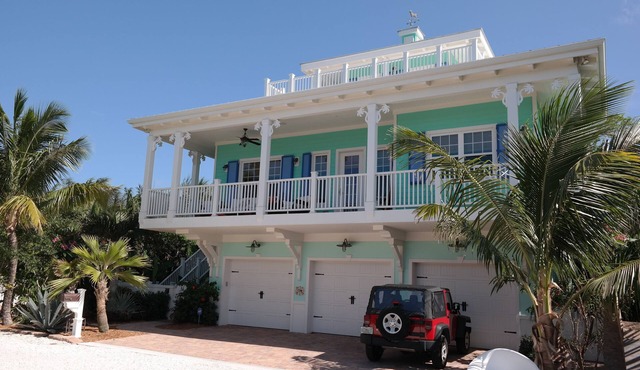 One Love Cottage - "Your very own private resort in beautiful Juno Beach" in Juno Beach