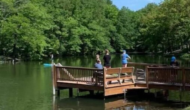 One minute to beach/fishing lake! Knotty but Nice-sleeps upto 6-Pet/Kid Friendly in Three Oaks