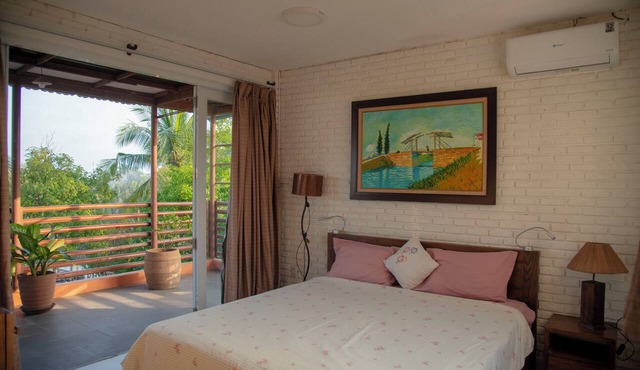 Option 2 — Sang trọng A charming riverside hotel where natural beauty in Đà Nẵng