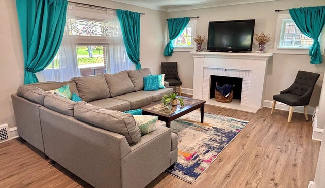Park view ⁞ Porch swing ⁞ Game room ⁞ 2BA ⁞ Manchester Manor in Parma