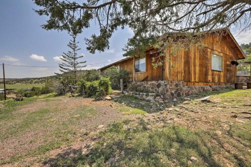 Peaceful Ranch Cabin, 3 Mi to Becker Lake! in Springerville