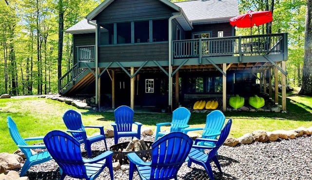 Pet-Friendly Lakeside Cabin Ideal for a Family Getaway in Wisconsin in Stone Lake