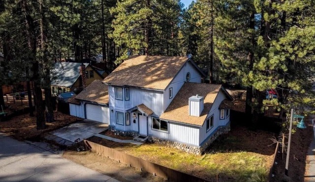 Pet-Friendly Tahoe Retreat | Modern Upgrades | Near Heavenly & Beaches in South Lake Tahoe