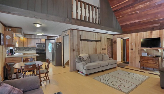 Pet Friendly | Wi-Fi | Firepit | TV in Eldred Township