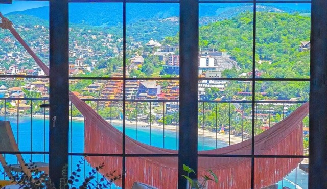 PISCIS CONDO Dawn overlooking the most beautiful bay in Mexico. in Zihuatanejo