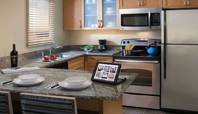 Pleasant Stay, Convenient Location! Pool, Free Parking, Pets Allowed! in Montgomery