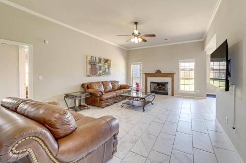 Pool Access: Newly Remodeled House in Broken Arrow in Broken Arrow