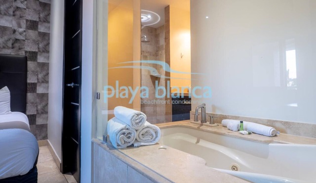 Premier Beachfront Condo with Ocean Views | Resort Amenities | Pet Friendly in San Carlos