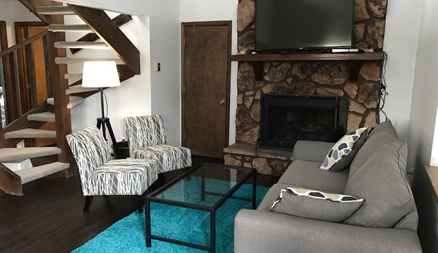 Price Reduction! Spotless Modern Condo, Everything new! Close to slopes! in Angel Fire