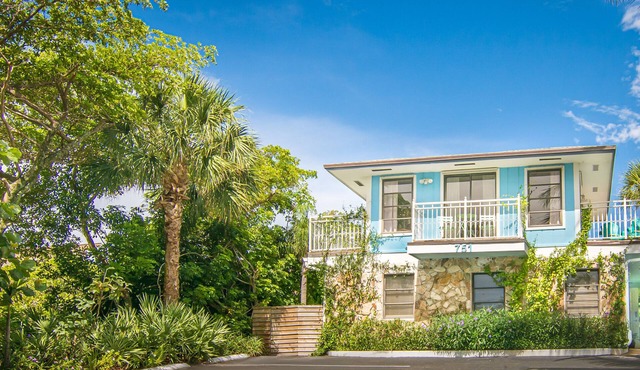 Prime Location. Steps to Beach. Hidden Gem Boutique Hotel in Juno Beach