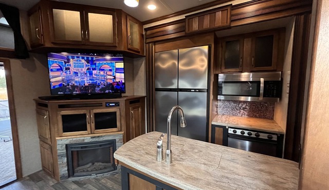 Private RV Oasis- 5 Min - Eugene Airport - 15 Min - Autzen Stadium in Eugene
