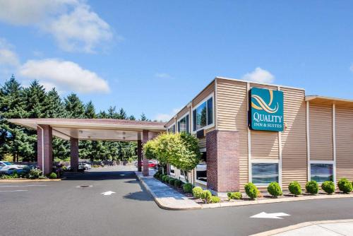 Quality Inn & Suites Vancouver North in Vancouver