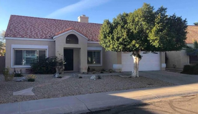 Quiet, Clean Home In South Phoenix/Ahwatukee in Phoenix