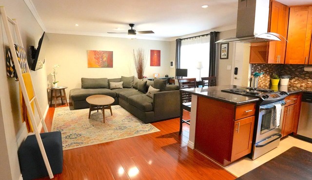 Quiet PB Retreat w/Cal KING Bed, AC & Parking in San Diego