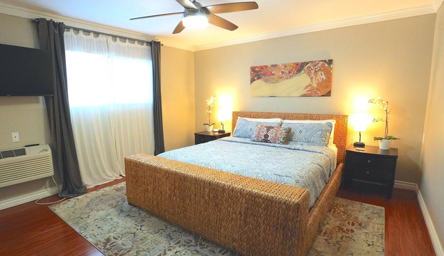 Quiet PB Retreat w/Cal KING Bed, AC & Parking in San Diego