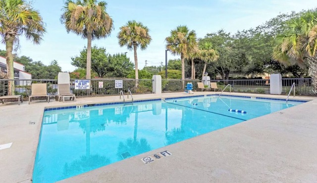 Quiet Space for Charleston Adventures–Minutes from Local Gems in Mount Pleasant
