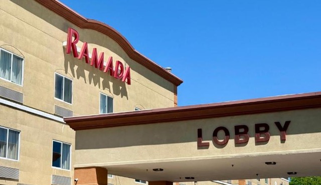 Ramada by Wyndham Glendale Heights/Lombard in Glendale Heights