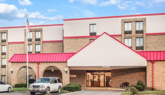 Ramada by Wyndham Xenia in Xenia