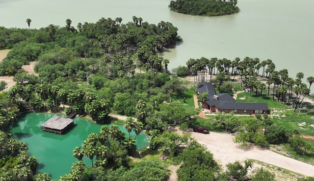 Rancho El Charco Resort - Private Pool, Wildlife & Lake Retreat in La Joya