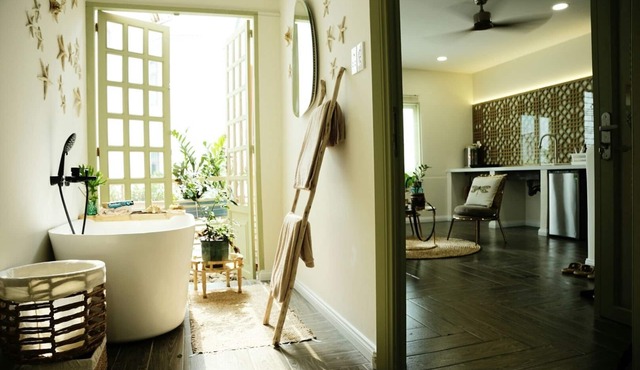 RARE Rooftop 1Br Apt Sunny Garden Bacony Bathtub Central D3 Street Food Paradise