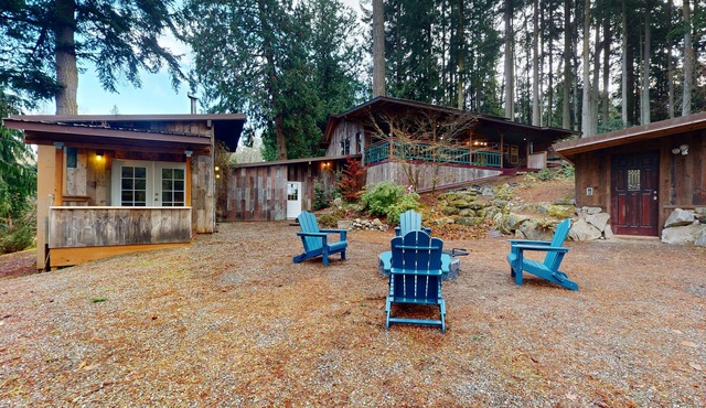 Refurbished cabin with beautiful views of the Hood Canal in Hansville