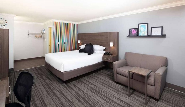 Relax and Unwind in Signature Temecula! Free Parking, Pool, Near Garage Brewing in Temecula