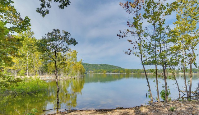 Relax Fireside! Hot Tub Haven on Table Rock Lake in Blue Eye
