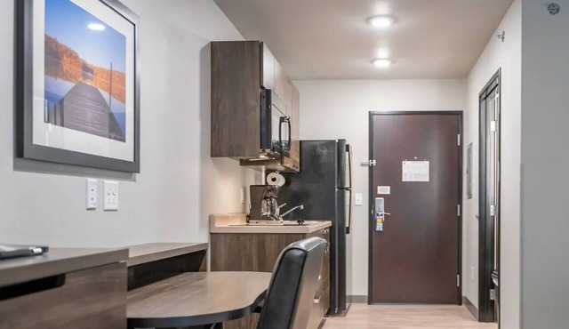 Relax in Comfort – Spacious 3-Room Near I-29 & Local Amenities in Chelan County