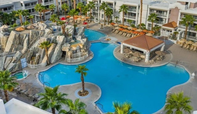 Resort-Style Villa w/Pools, Waterslides, Spa & Fun for Everyone in Palm Springs