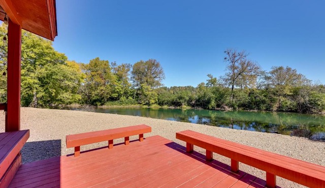 Riverfront Arkansas Abode - Furnished Deck & Grill in Mount Ida