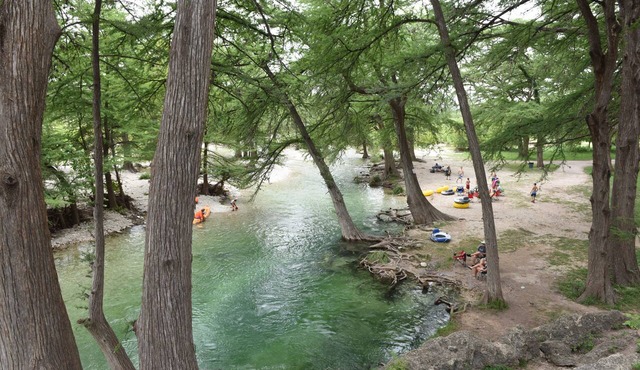Riverfront Cabins and Vacation Homes in Rio Frio