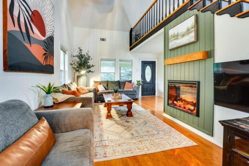 Riverfront Cuero Vacation Home w/Spacious Deck! in Cuero