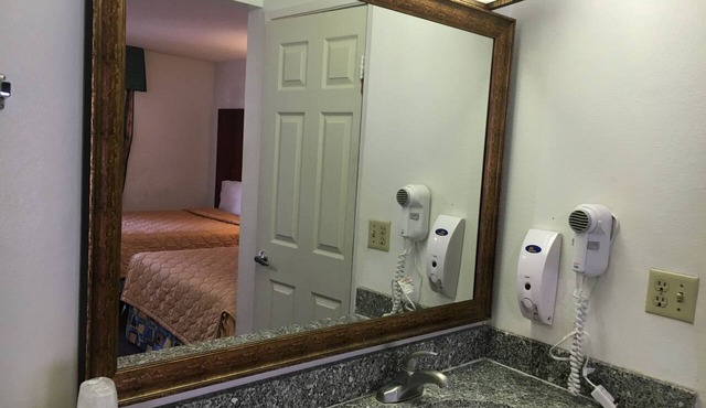 Riverside Inn & Suites in Riverside